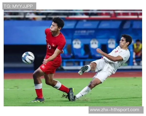 亚运会足球赛事中国队奋勇争先展现实力与团结精神